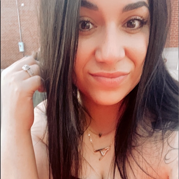 Meet your Posher, Alejandra - Picture 1 of 1